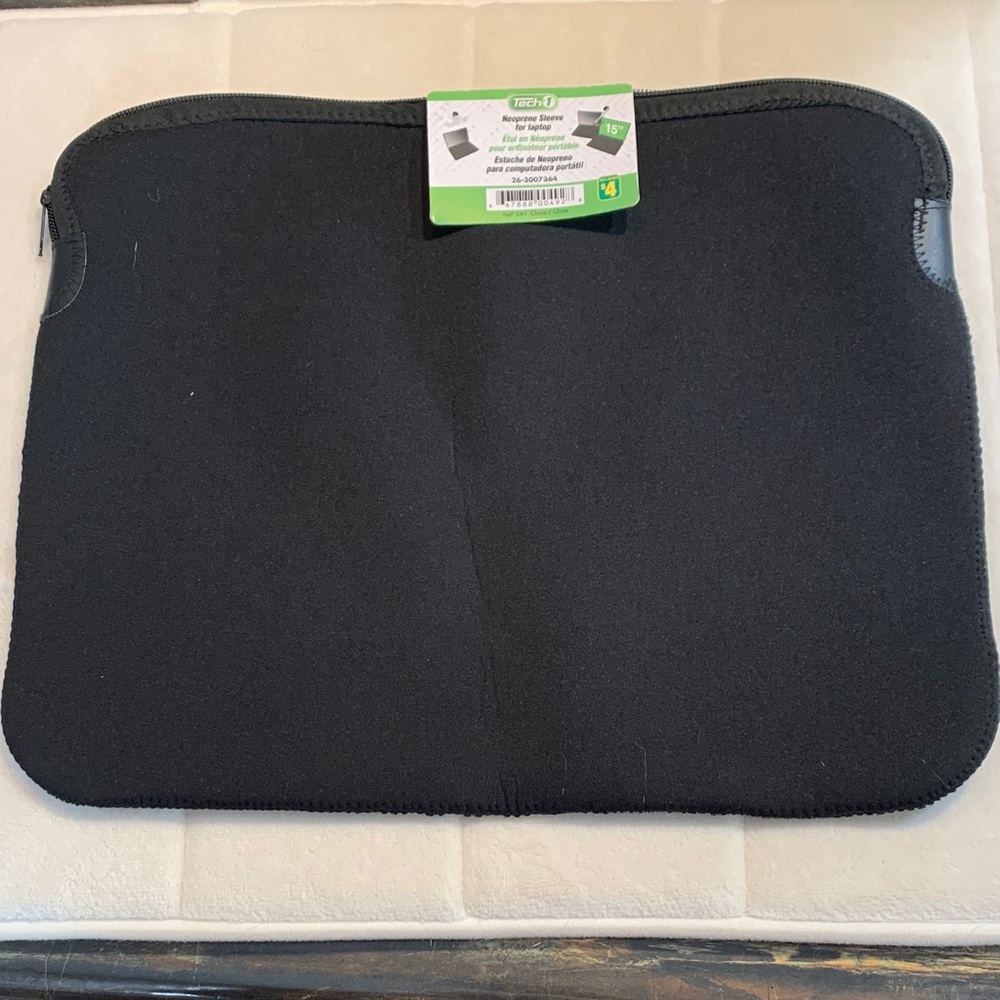 👁️4/$10👁️tech21 Black Neoprene Tablet Sleeve - Slim Zip Case